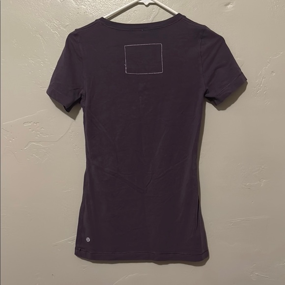 lululemon athletica Dark Purple Short Sleeve Fitted Tee 4 - Picture 5 of 8